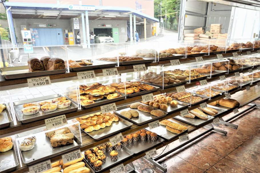日本の食パン文化は横浜元町「ウチキパン」から始まった！130年続く人気の秘密とは？