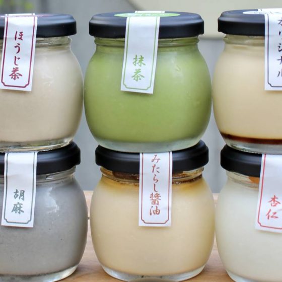 長野の観光名所にあるプリン専門店「善光寺ぷりん」で食べる“絶品なめらかぷりん”と“濃厚ぷりんソフト”はとろけるおいしさ