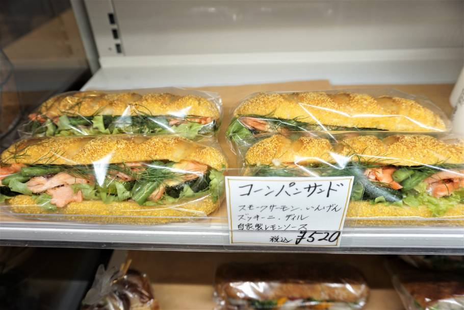 日本橋浜町にあるベーカリー「ブーランジェリー・ジャンゴ」へ。アートなパンを求めて