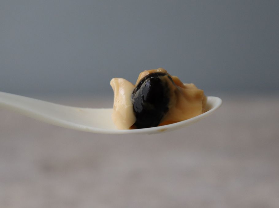 上質すぎる黒豆が、こんなにかわいい器に。黒豆×プリン。「丹波篠山黒豆プリン・クロちゃんマメちゃん」