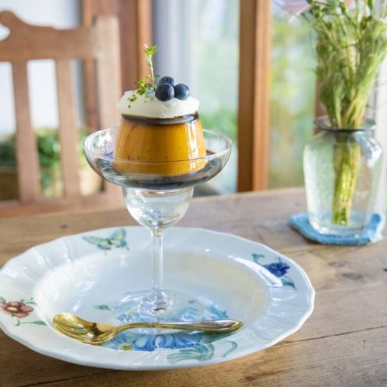 宙に浮く“空とぶプリン”。プリン王子のイチ押し古民家カフェ「木花日和」のプリン（杉並区）