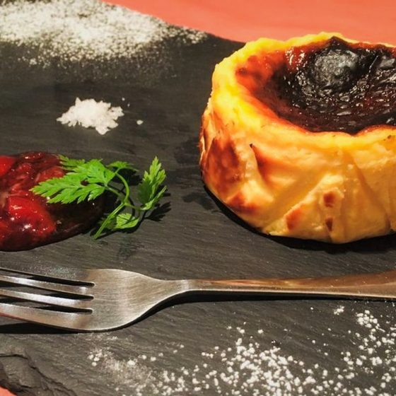 隠れた名店、500円以下で最高のバスチー。「タパス＆タパス」の絶品バスチーをホールで独り占め！！（大森）