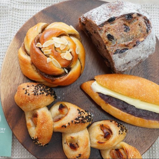 あんバター＆みそベーコンえびパンがたまらない！多摩川のベーカリーカフェ「NORA BAKERY」