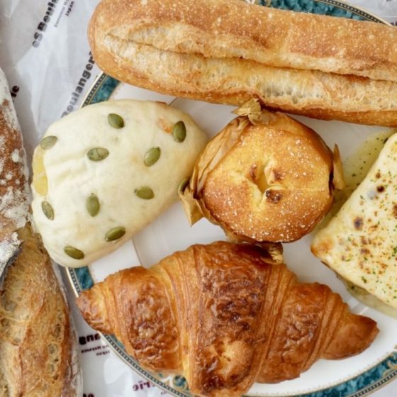 もはや洋菓子界のテーマパーク！？兵庫・三田にある行列の絶えないパティスリー、「パティシエ エス コヤマ」のパティシエが創った絶品パン！（前編）