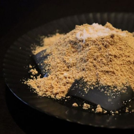 毎朝1時間練って作られる魔法のできたてわらび餅、茶寮「天乃庵」（高輪台）絶品すぎる玉子サンドとともに