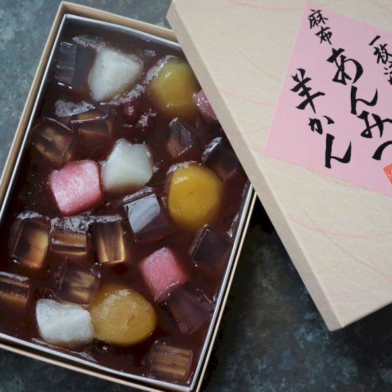 スイーツメディア編集長が選ぶ鉄板“手土産”。「麻布昇月堂」の一枚流しあんみつとは？