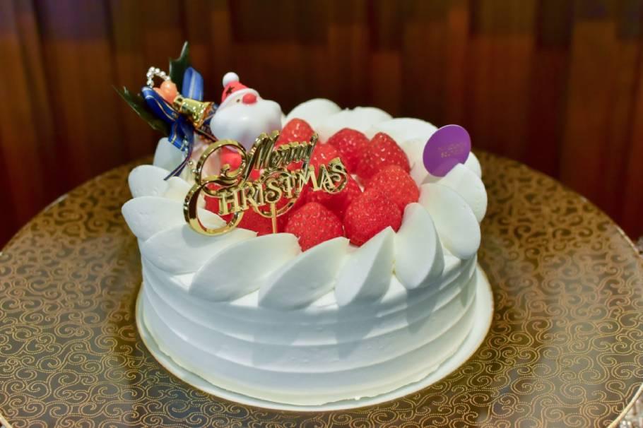 インターコンチネンタル東京ベイのエグゼクティブ シェフパティシエ徳永純司氏がプロジュースする「クリスマスケーキ＆スイーツコレクション2021」！定番のショートケーキをはじめとした、異なる3種のケーキを試食レポ。
