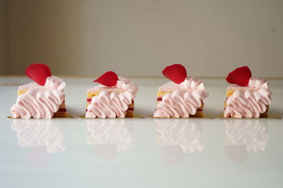 舌が驚くほど美味しい。「ピエール・エルメ・パリ」の日本リスペクトで生まれたイスパハン×ショートケーキの魔術。連載：最高のショートケーキを求めて vol.14
