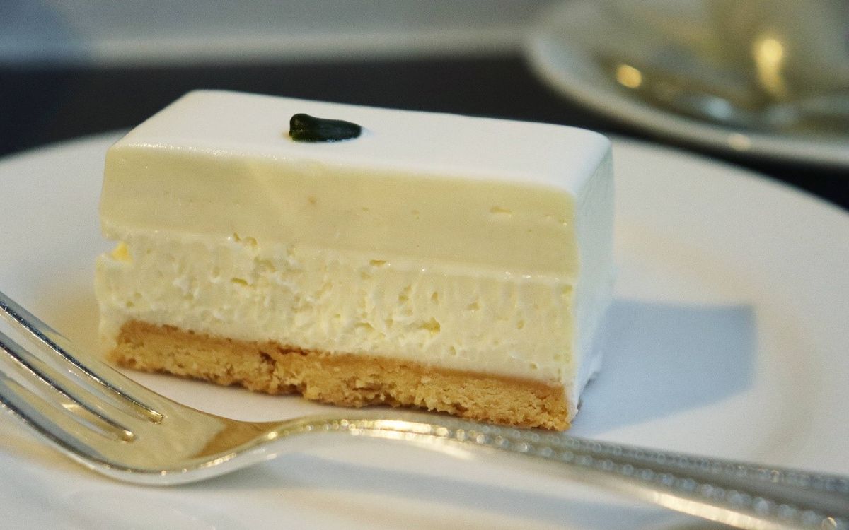 「しろたえ赤坂」のレアチーズケーキを食べてタイムスリップ！？たった２７０円で満足できる老舗洋菓子店の秘密は“素朴さ”にあり！