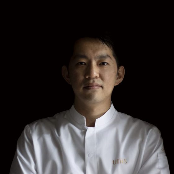 一つのお皿の上にデザートという花を描くまで。一流シェフ、江藤英樹の“流儀と原点”