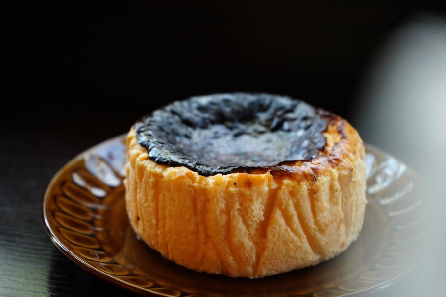 丸の内＆中目黒で食通がうなる「バル・ポルティージョ」羊乳燻製チーズ「イディアサバル」を使ったバスクチーズケーキの世界