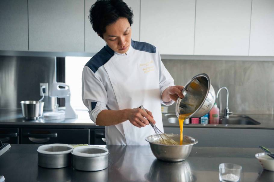 【レシピ】銀座の名店の味をおうちで♡遠藤泰介シェフが教える、おうちではちみつバスクチーズケーキレシピ
