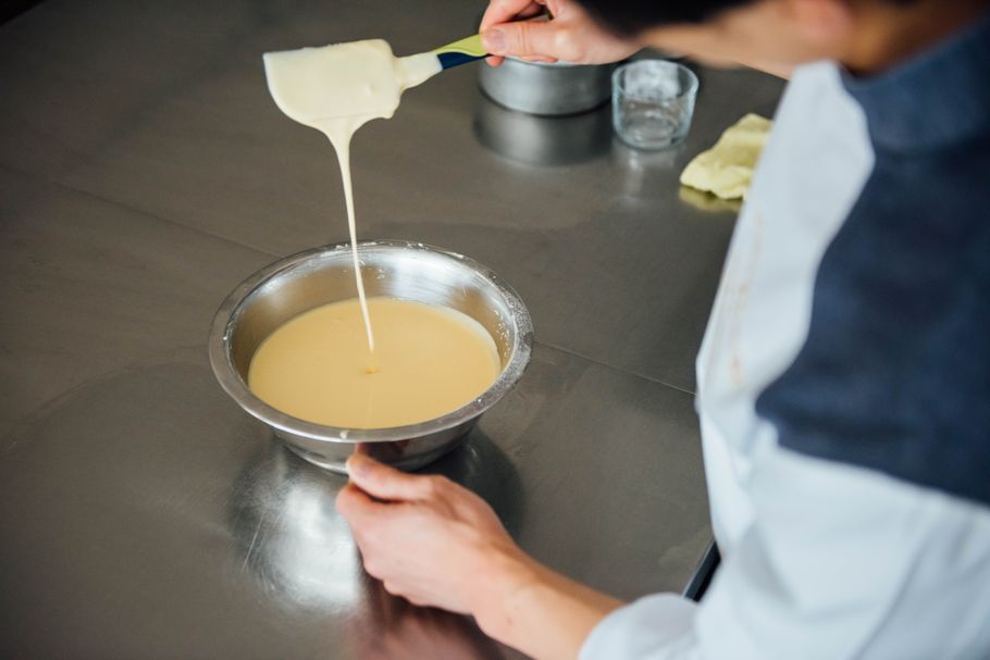 【レシピ】銀座の名店の味をおうちで♡遠藤泰介シェフが教える、おうちではちみつバスクチーズケーキレシピ