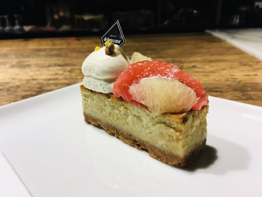 から左へ食べる？　「pâtisserie de bon cœur」シェフおすすめチーズケーキの食べ方とは？？（東京:武蔵小山）