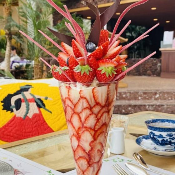 合計〇粒！？　3食限定の伊豆産の紅ほっぺを使ったプレミアムなアートパフェが凄すぎる！　伊豆今井浜東急ホテルのパフェ