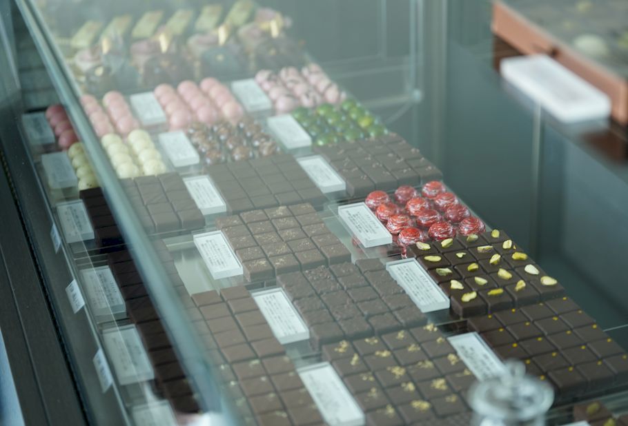 「Chocolaterie&Bar ROND-POINT（ロン・ポワン）」（中野坂上）新進気鋭、田中丸シェフが感じさせる新しいチョコの世界。連載：mikiのショコラティエ探訪記