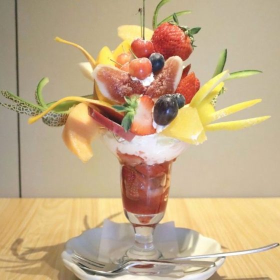 「吉祥寺Berry coco（ベリーココ）」のパフェを食べたら“楽園”が見えた？！10種類以上の新鮮フルーツを盛った驚きの味とは