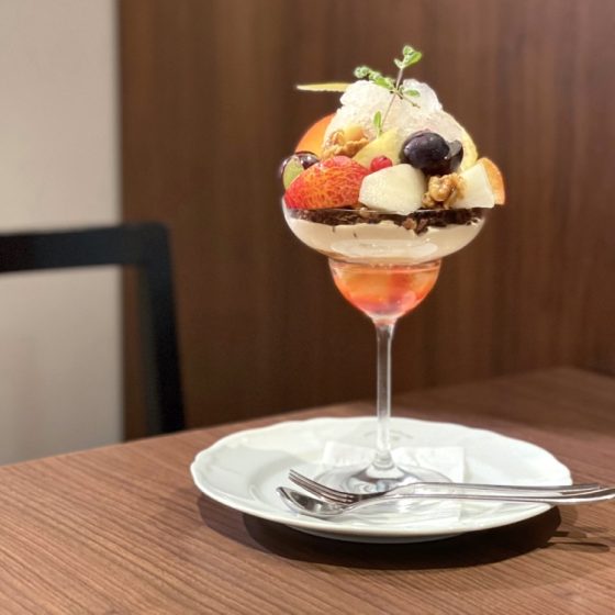 フルーツの老舗「京橋千疋屋 」の夜パフェの魅力に迫る！パティシエの至難の業から奏でるハーモニーがたまらない