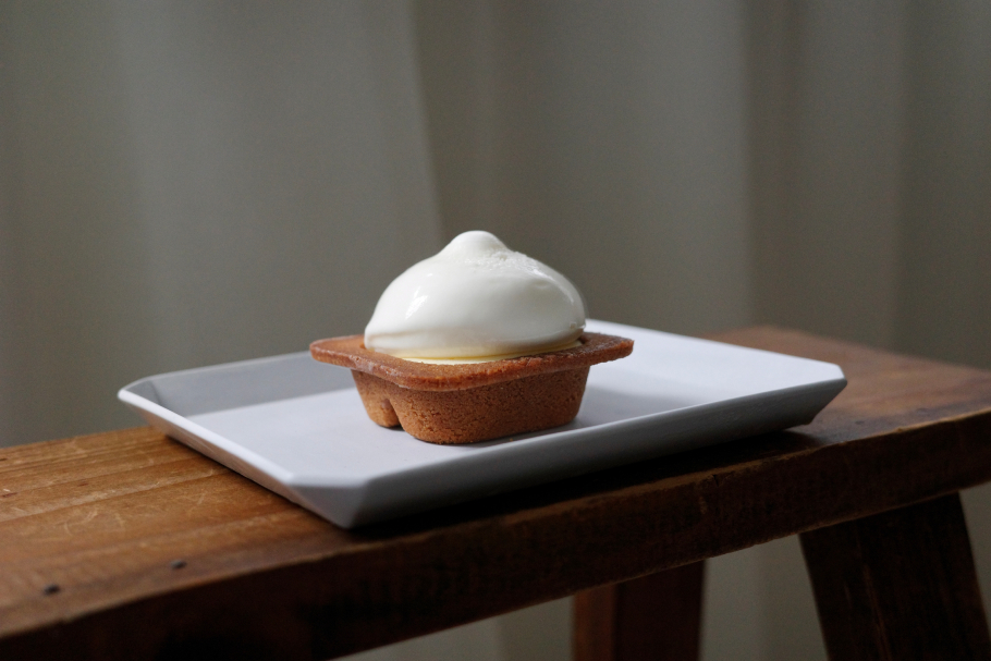 チーズケーキの上にソフトクリーム！？ 完売で話題「チーズワンダー」のSDGsで地球にやさしい“発明的チーズケーキ”