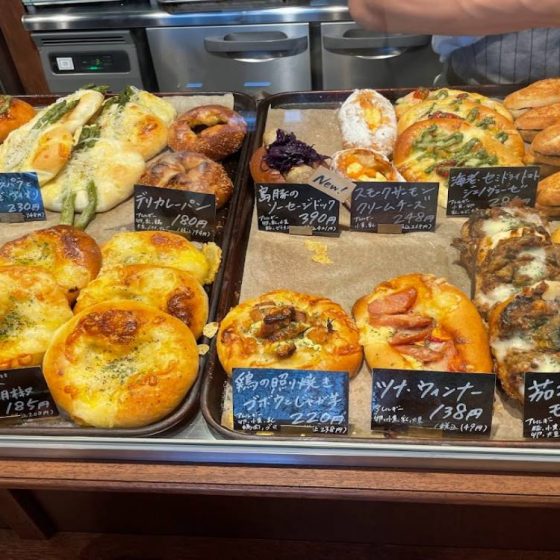 【沖縄・那覇】塩パンが有名！鮮やかなパンが目を惹く「DELICATESSEN TRUNQ」