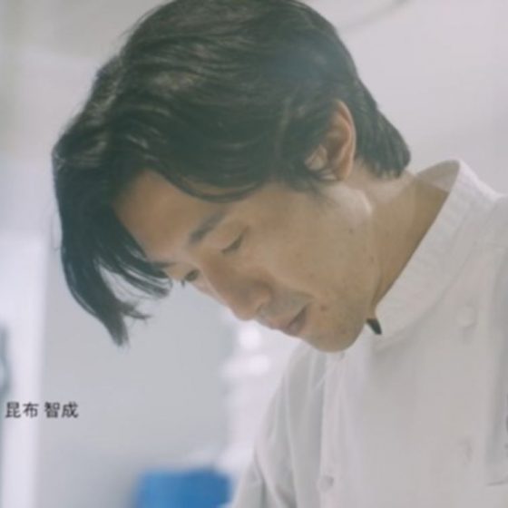 ローソンで本日発売「プリンの限界」vo.01 美しく、儚く、美味しく。昆布智成シェフ（UN GRAIN）が紡ぐ“ミニャルディーズ“