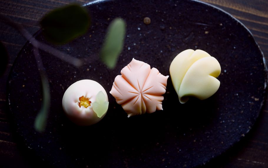 日本橋・室町で楽しめるのもあと僅か。今話題の次世代和菓子アーティスト人寿里（じゅり）さんが逆転発想で作る『かんたんなゆめ』。洋菓子のような和菓子とは