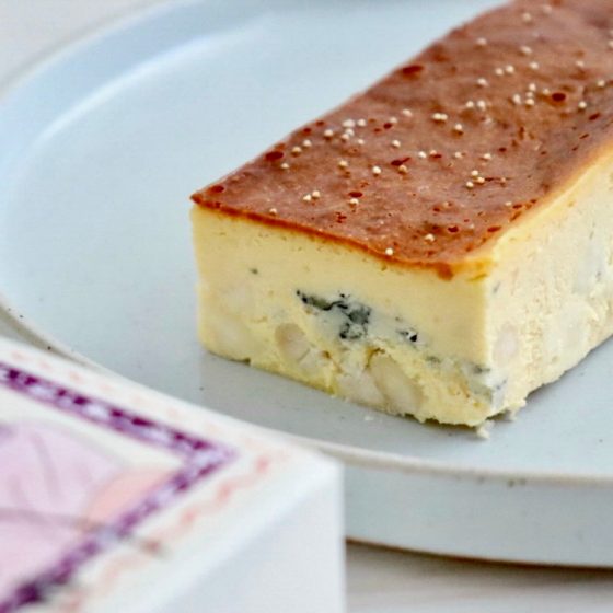 銀座で和菓子の手土産におすすめ！「銀座凮月堂」の白餡×ブルーチーズの和のチーズケーキ