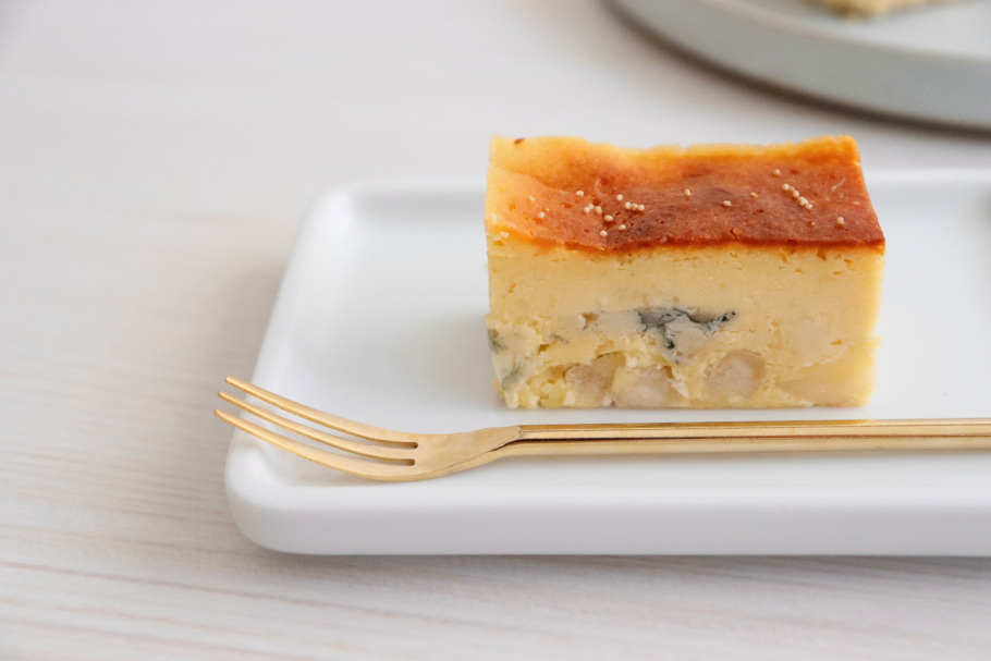 編集部が本気で選んだお取り寄せチーズケーキトップ４！大正ロマンなパッケージが目を引く。「銀座凮月堂」の芳醇な香りのチーズケーキ