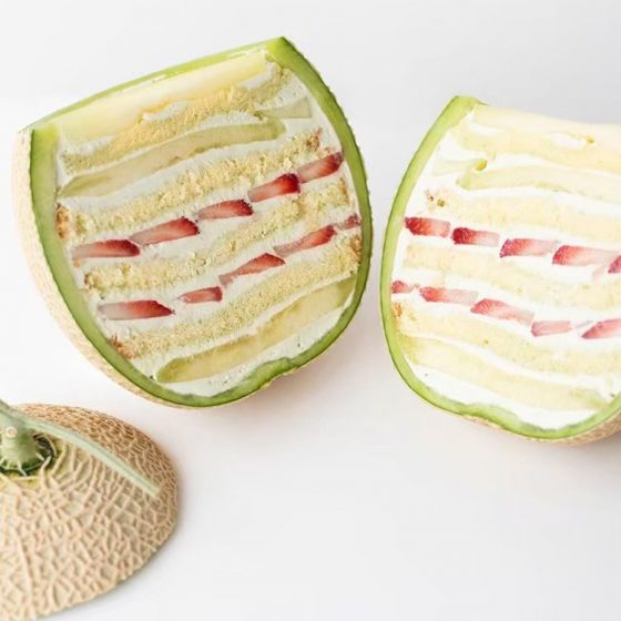 フルーツスイーツ関西速報！「まるごとメロンケーキ」「いちご琥珀餅」は幻級の人気