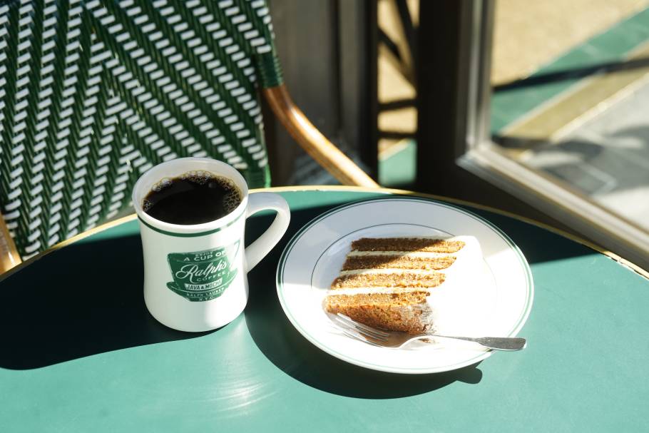 本場のキャロットケーキ＆受け継いだ秘伝のレシピの絶品ブラウニー「ラルフズ コーヒーキ＆受け継いだ秘伝のレシピの絶品ブラウニー「ラルフズ コーヒー」（表参道）
