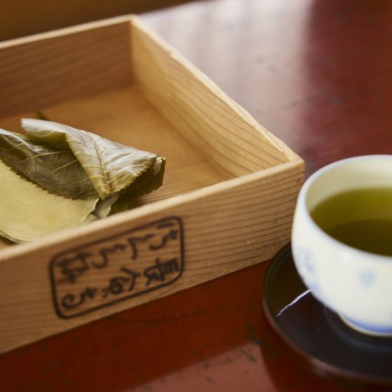 “桜もち”って東京発祥だったんだ！隅田川のほとりで「長命寺桜もち 山本や」が作り続ける300年の味とその歴史