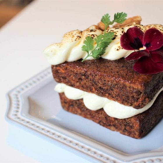 【横浜元町】女心をくすぐる！花屋カフェにある名キャロットケーキ「⁡花Lab.Nocturne」