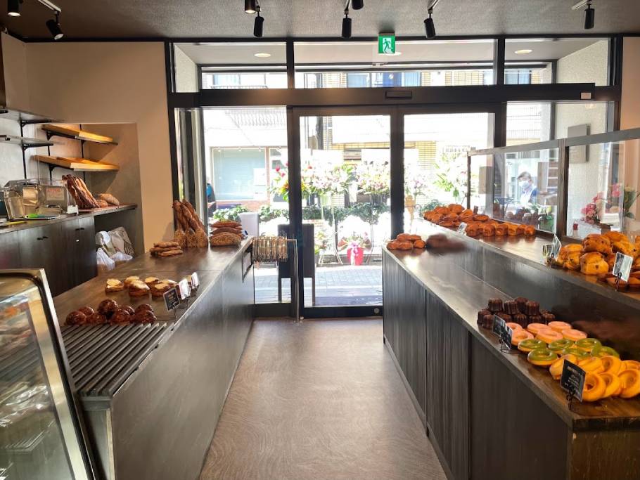 「Dreamin.B Sumiyosi」（東京・住吉）自家製パンが100種以上並ぶ話題の新店へ潜入