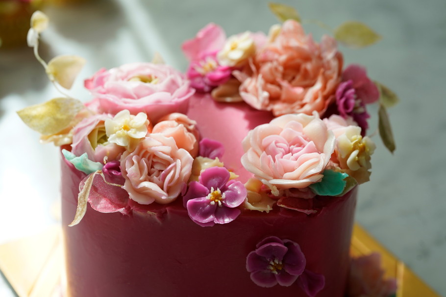 まるで本物！？超リアルな、食べられるお花のケーキ。フラワーケーキデザイナー＆講師・義山友紀さんに聞く、『フラワーケーキ』の世界