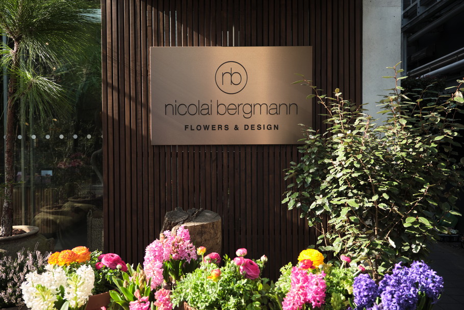 「Nicolai Bergmann NOMU」が紡ぐ、花×スイーツの色鮮やかな世界。人気インフルエンサーmeguboooさんと訪ねて。