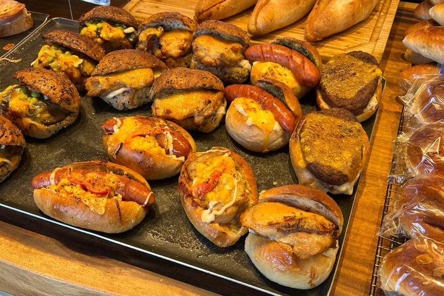 「BENCHi」（神戸・田尾寺）　大胆な惣菜パンが衝撃的すぎる！！　パン好きなら絶対行くべき神戸のお洒落ベーカリー