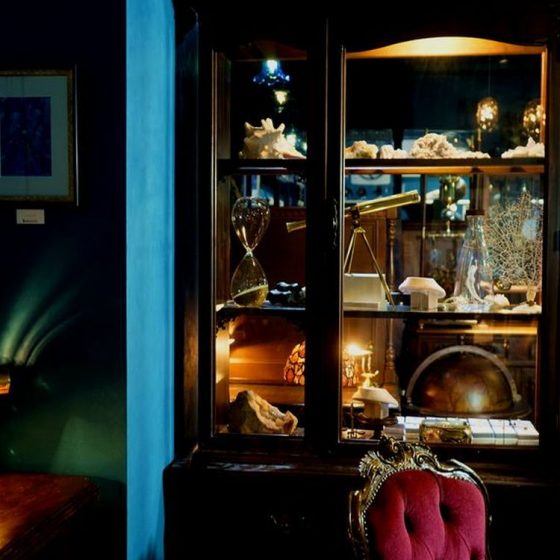 御徒町の隠れ家カフェ『アンダート』で宝石のようなスイーツと天然石のアクセサリーに見惚れる