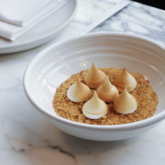 東京・銀座の人気レストラン「THE APOLLO（アポロ）」で食べる皿盛りレモンパイ。ファンが多いワケとは