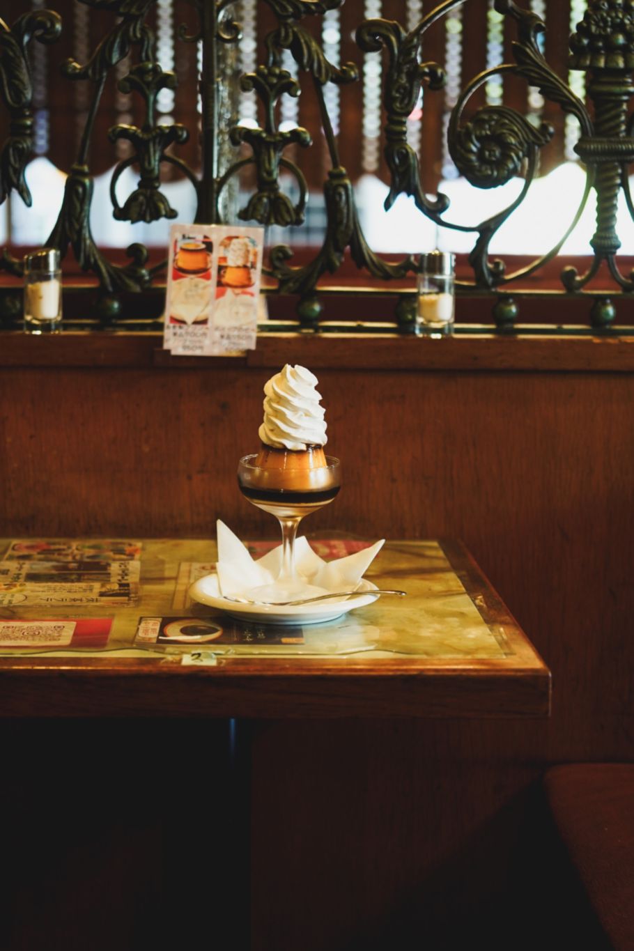 「喫茶トロント」（入谷）西城秀樹が愛した懐かしのチョコパフェと、一度食べたい絶品ハンバーグ