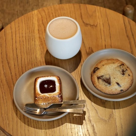 行列のできる「ダンデライオン・チョコレート ファクトリー&カフェ 蔵前」クラフトを感じる絶品スモアを求めて
