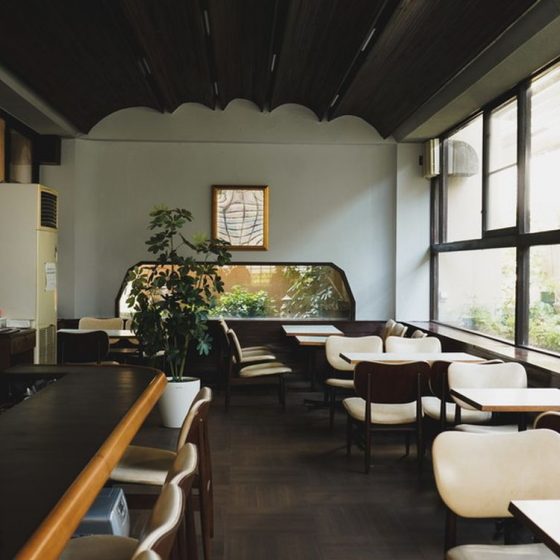 老舗喫茶店『つるや』（都立家政）で堪能する、洋食の味と優美な建築デザイン