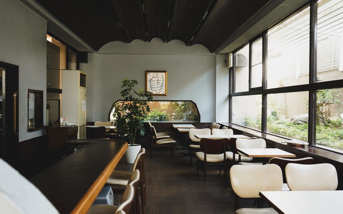 老舗喫茶店『つるや』（都立家政）で堪能する、洋食の味と優美な建築デザイン