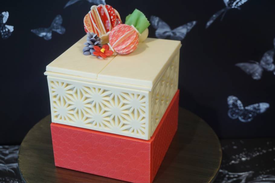 ホテル雅叙園東京のクリスマスケーキが登場！箱まで食べられる玉手箱型ケーキが圧巻