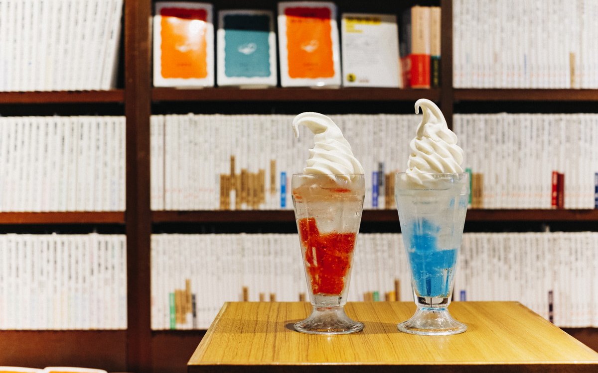 「神保町ブックセンター」岩波文庫の世界に浸る、本喫茶。「文庫ソーダ」と「プリンアラモード」で、とっておきの読書時間を