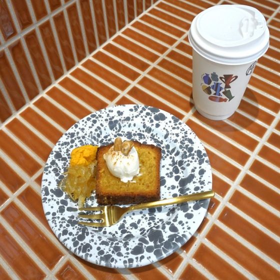 新宿店でしか味わえない！「uRn.chAi&TeA(アーン チャイ&ティー)」の“セパキャロ”って何？