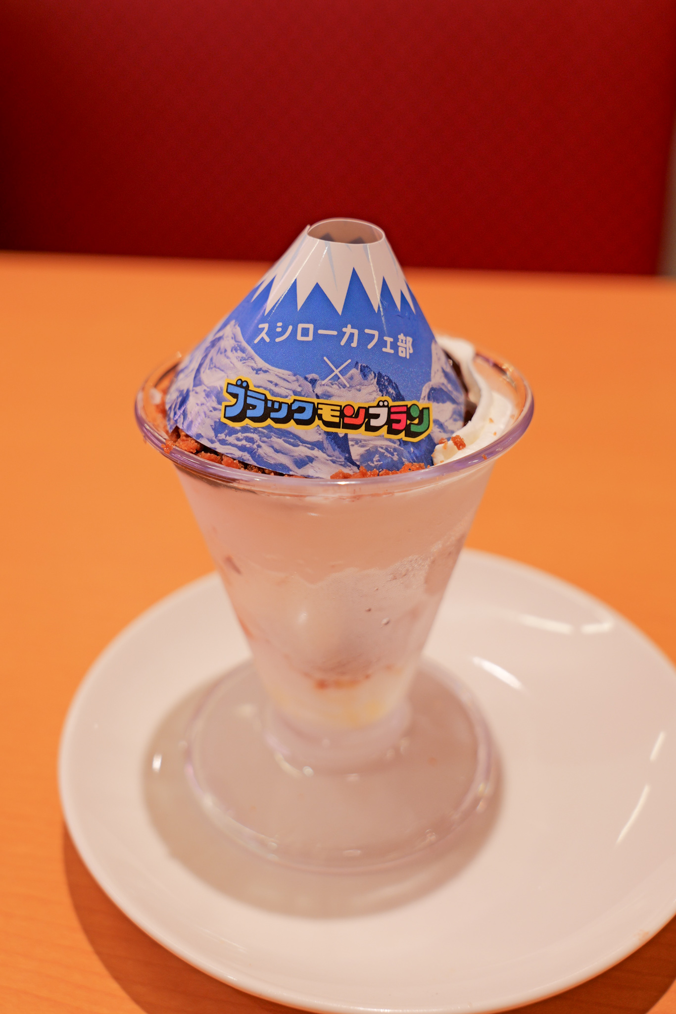売上100億超の“スシロー“スイーツがパワーアップ! カフェ部新作「ブラックモンブランパフェ」で山開きを初体験 