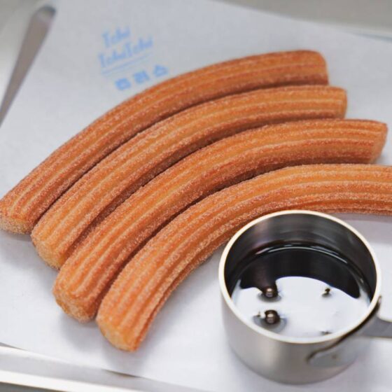 行列の絶えない生チュロス店！「111 CHURROS」(新大久保)で店主に聞いた“生”が美味しい理由とは？