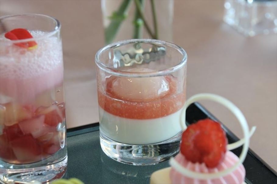 【コンラッド東京】桃づくしのアフタヌーンティーが最高！イギリス王室御用達の食器で味わえるコースも必見