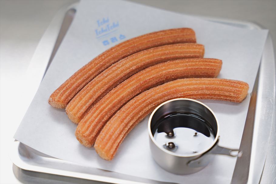 行列の絶えない生チュロス店「111 CHURROS(新大久保)」。韓国人の店主に聞いた“生”が美味しい理由とは？