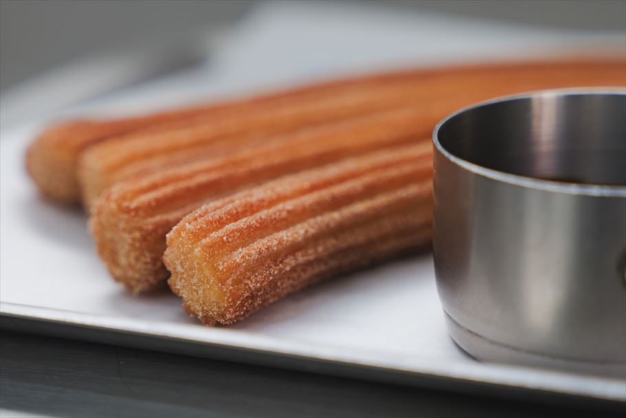 行列の絶えない生チュロス店「111 CHURROS(新大久保)」。韓国人の店主に聞いた“生”が美味しい理由とは？